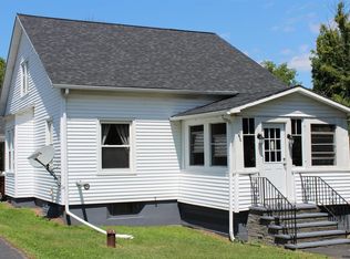 28 Martins Hill Rd, Ravena, NY 12143