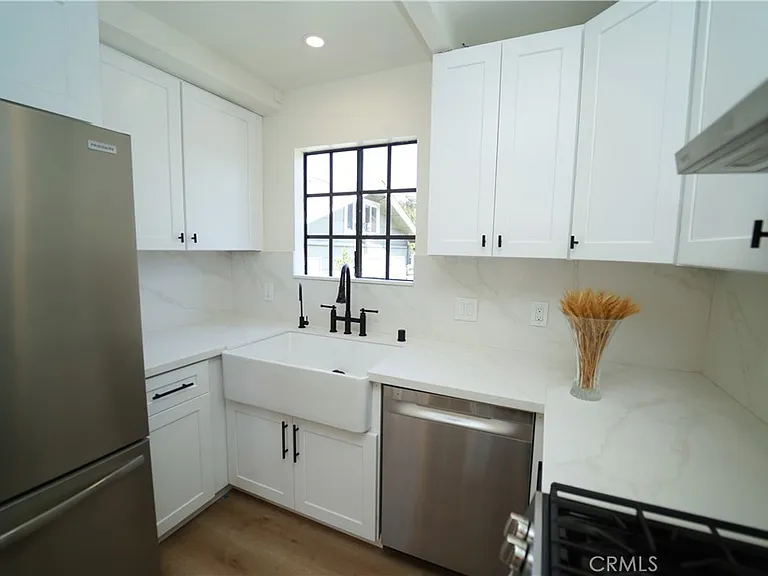 2615 Manhattan Ave — Photo 9