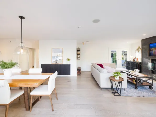 4198 Sunset Blvd, North Vancouver, BC V7R 3Y9