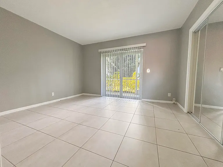 2141 NE 41st St #3 — Photo 9
