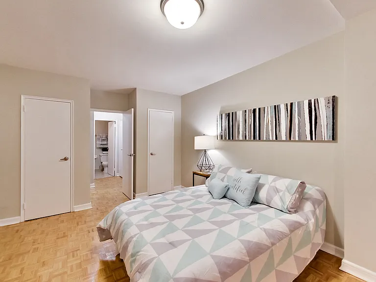 630 Roselawn Ave — Photo 46