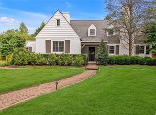 305 Circle Dr, Manhasset, NY 11030