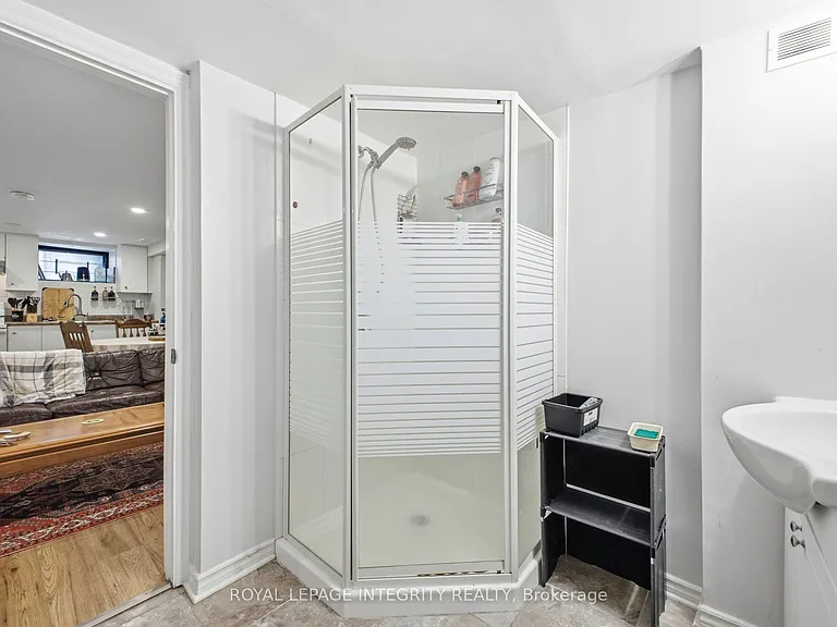 172 Cobourg St #B — Photo 12