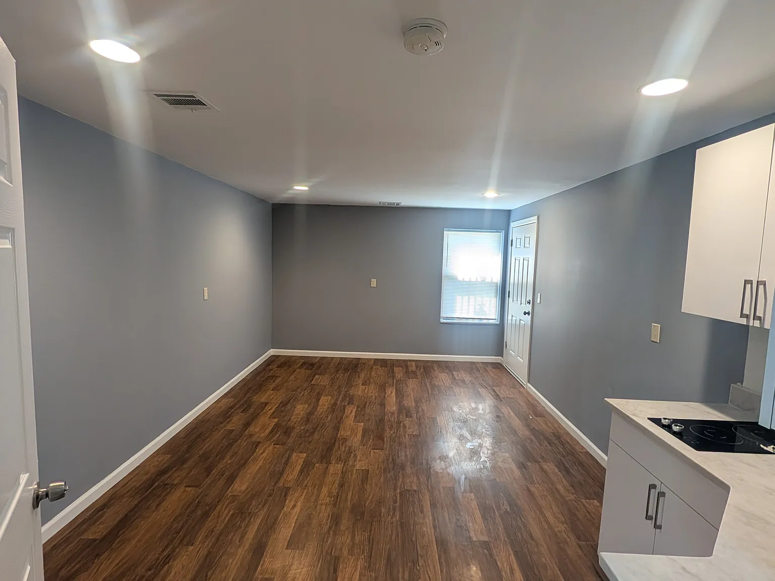 Studio, 448 sqft, $1,300 — Photo 3