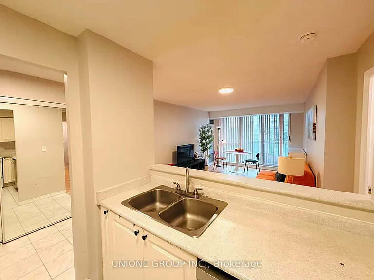8 Pemberton Ave #506 — Photo 14