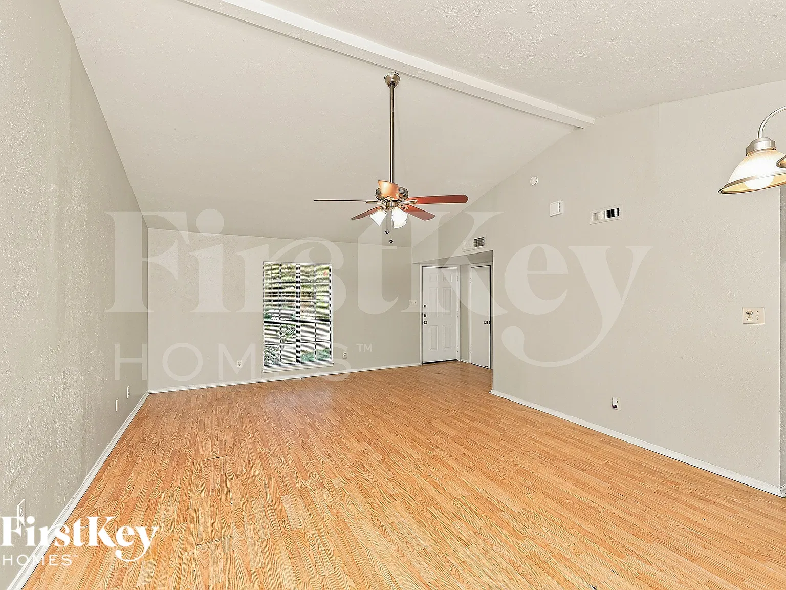 3 bed, 2.0 bath, 1404 sqft, $1,705 — Photo 4