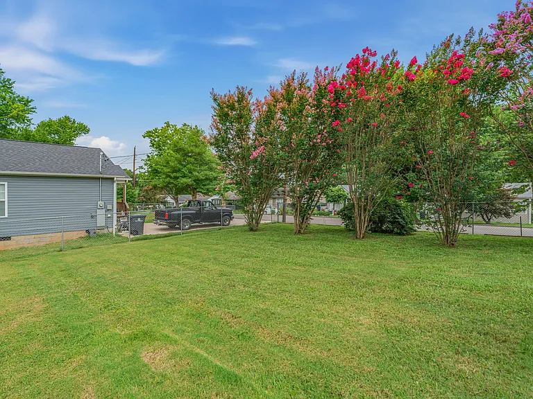 1315 E Red Bud Rd — Photo 35