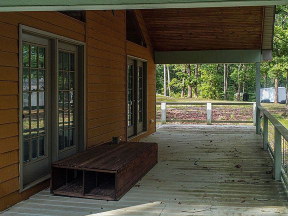 5th image of 190 Wooded Acres Ln