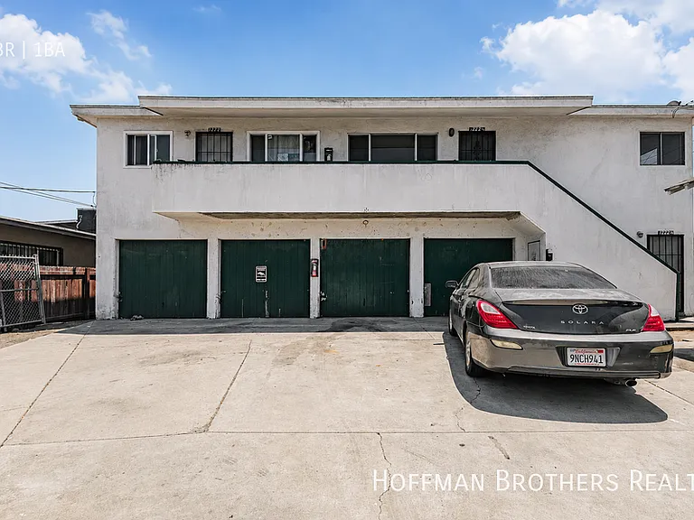 1222 3/4 W 109th Pl — Photo 11