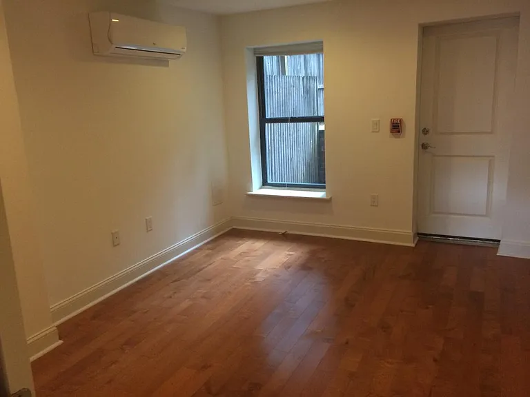 2131 Walnut St #101 — Photo 8