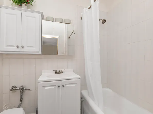 160-15 Powells Cove Boulevard image 7 of 11