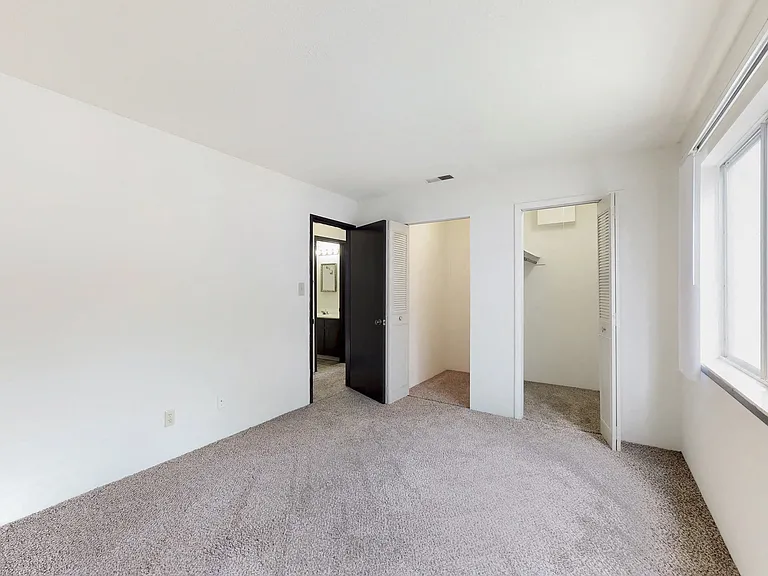 Sherwood Glen — Photo 56