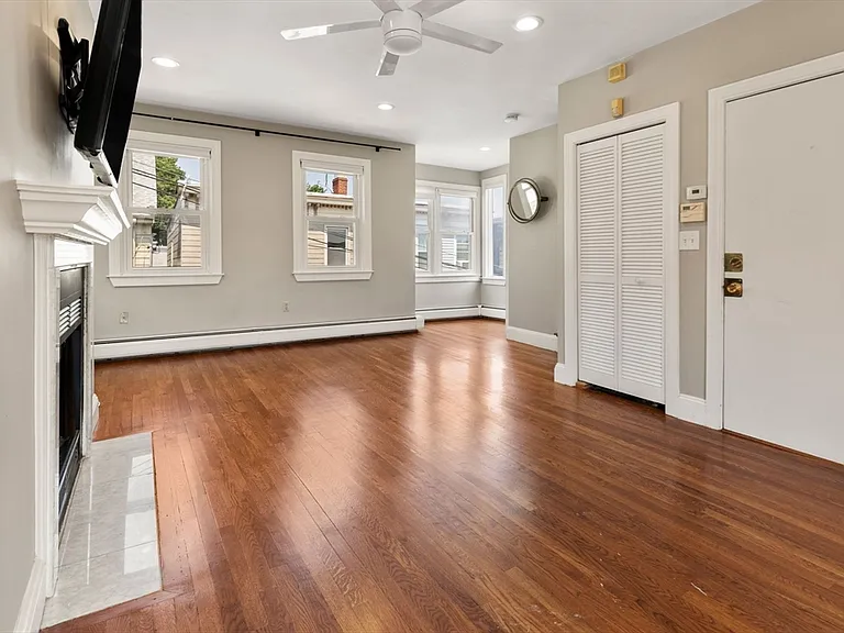 17 Sackville St #3 — Photo 18