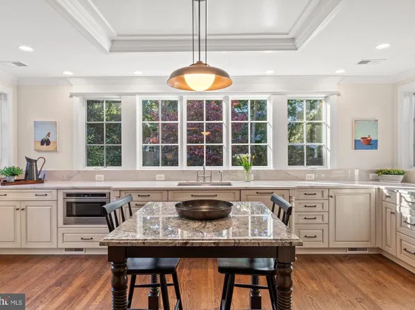 2109 Foresthill Rd, Alexandria, VA 22307