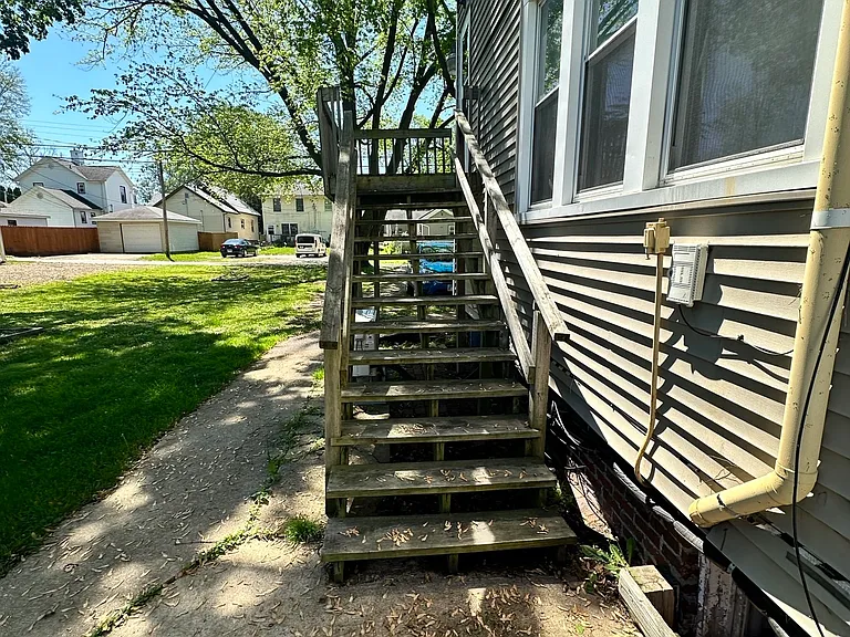 505 1/2 E Locust St #B — Photo 21