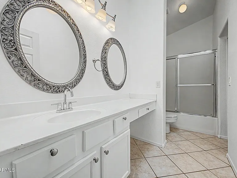 635 W Colt Rd — Photo 13