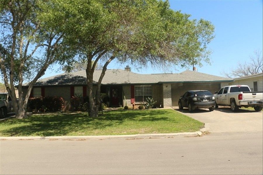 1st image of 303 Parker Dr