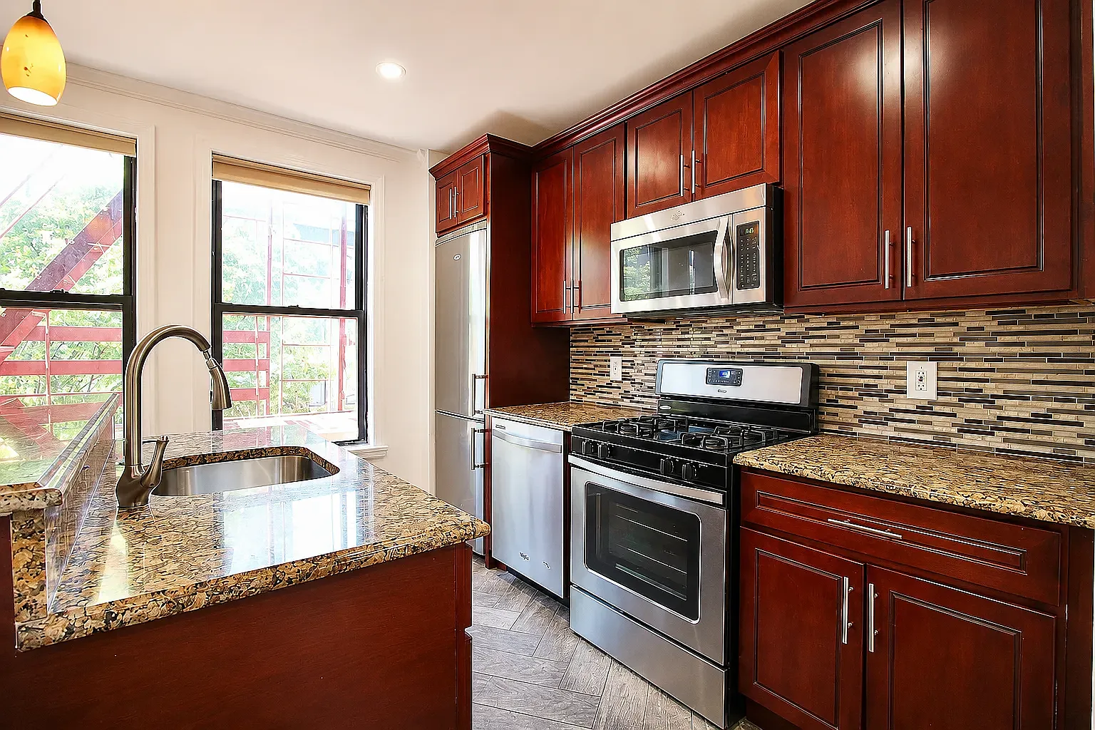 118 Quincy Street — Photo 4