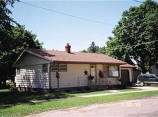 304 River St, Elgin, IA 52141