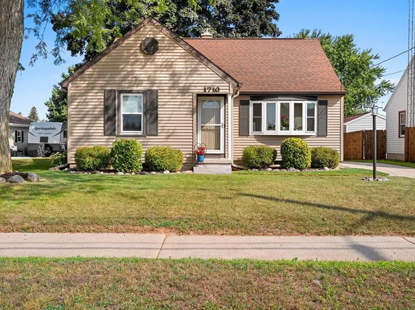 1710 Viebahn STREET, Manitowoc, WI 54220