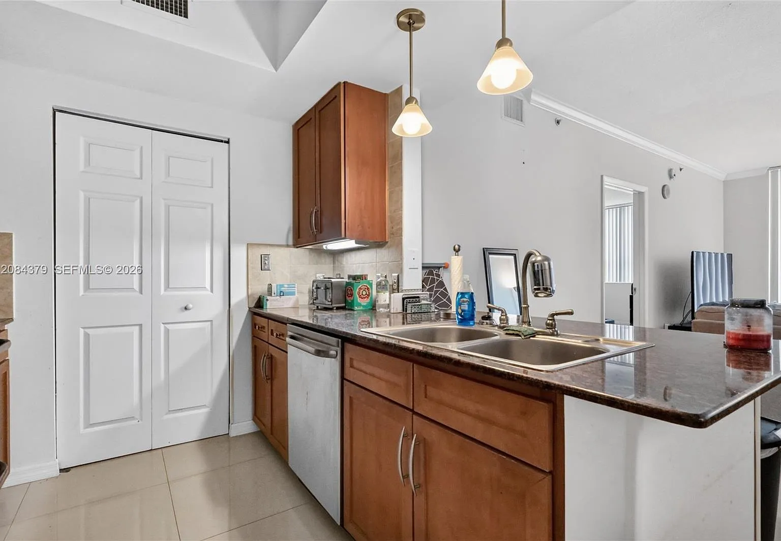 Cite Condo — Photo 4