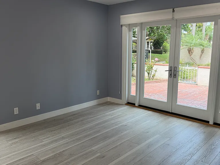 446 Vista Roma — Photo 35