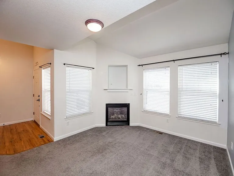 4040 Plum Creek Dr — Photo 12