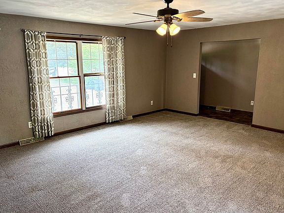 4th image of 8819 Oak Dr