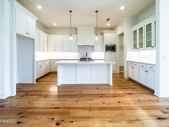 3rd image of 210 Baleigh Dr
