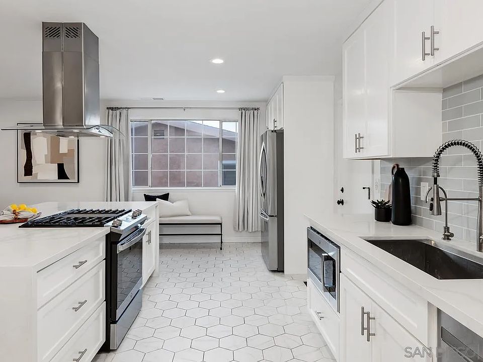 【中古】カーサ・バラガン 7541 Salizar St, San Diego, CA 92111 | Zillow