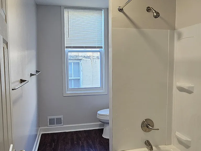 722 E 41st St — Photo 13