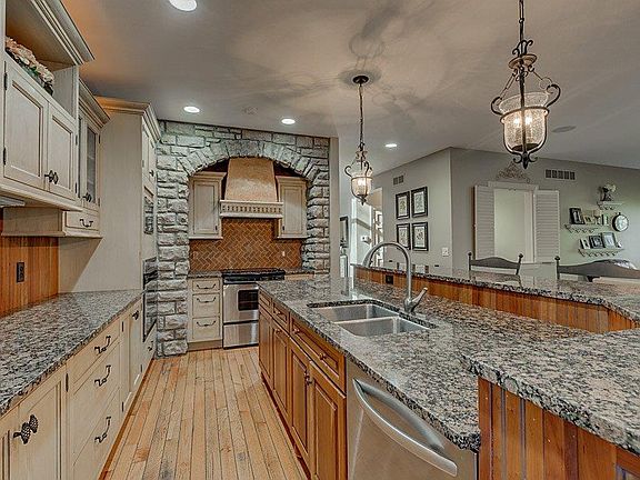 3rd image of 3307 Hickory Creek Dr