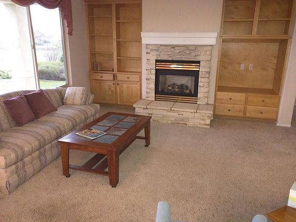 3rd image of 852 Yosemite Ln