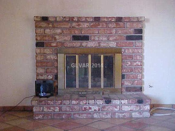 4th image of 616 Glenwood Ln