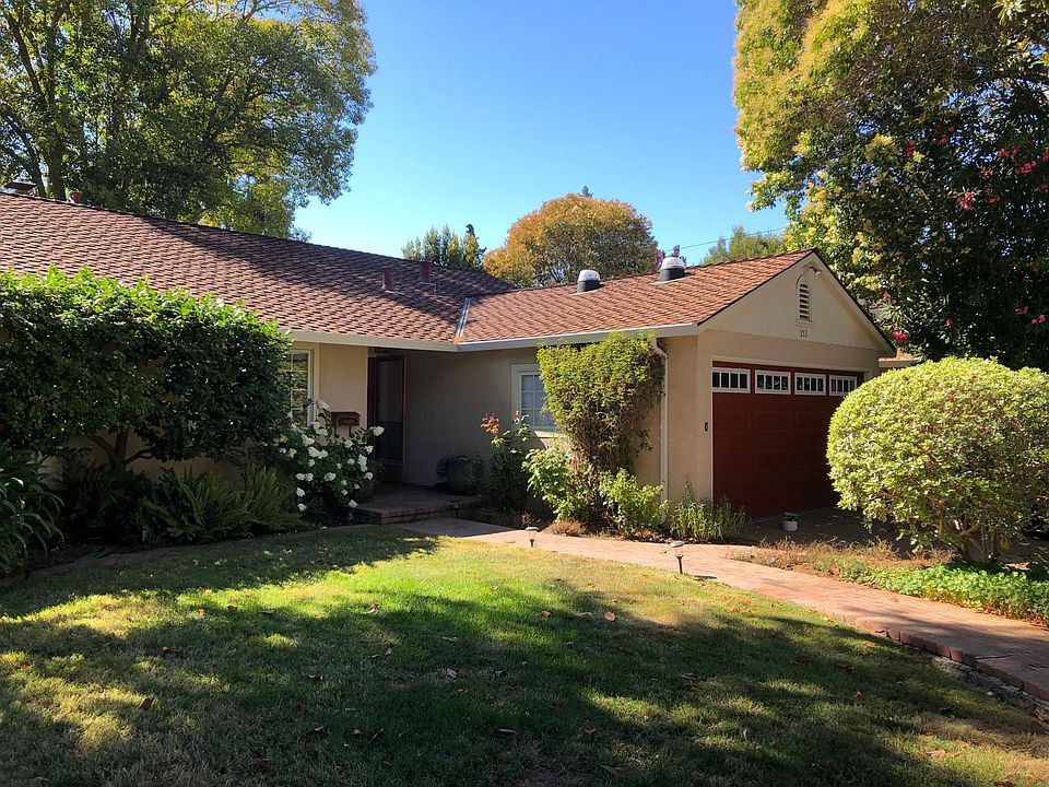 1st image of 213 Lexington Dr