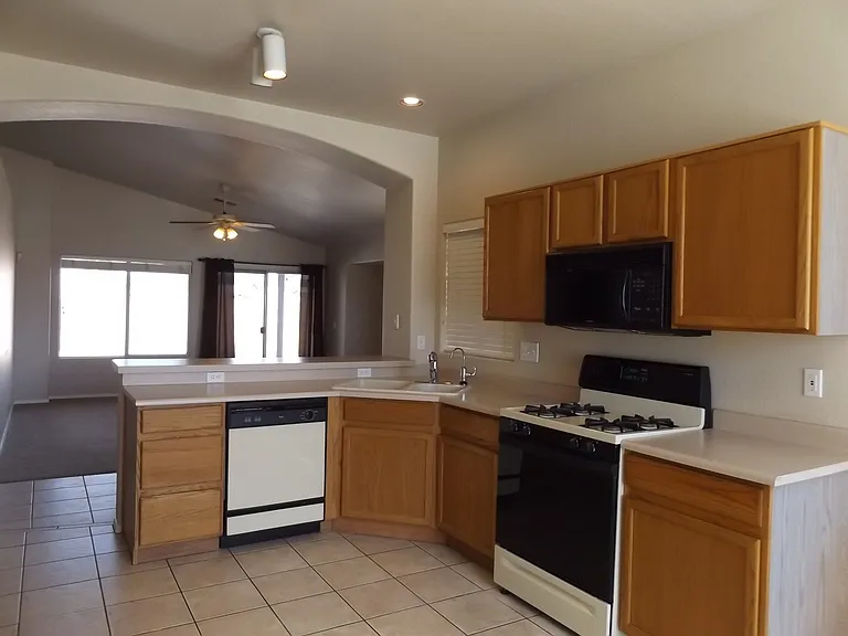 116 W Del Rio St — Photo 6