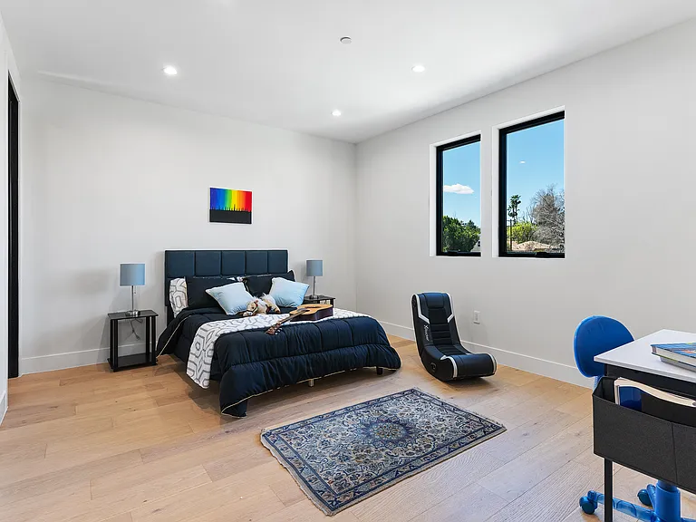 5012 Enfield Ave — Photo 42