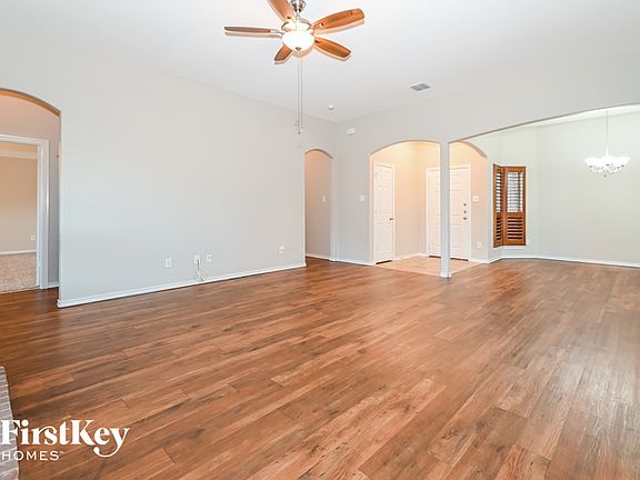 4th image of 204 Troy Ln