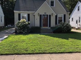 394 Canterbury Rd, Bay Village, OH 44140