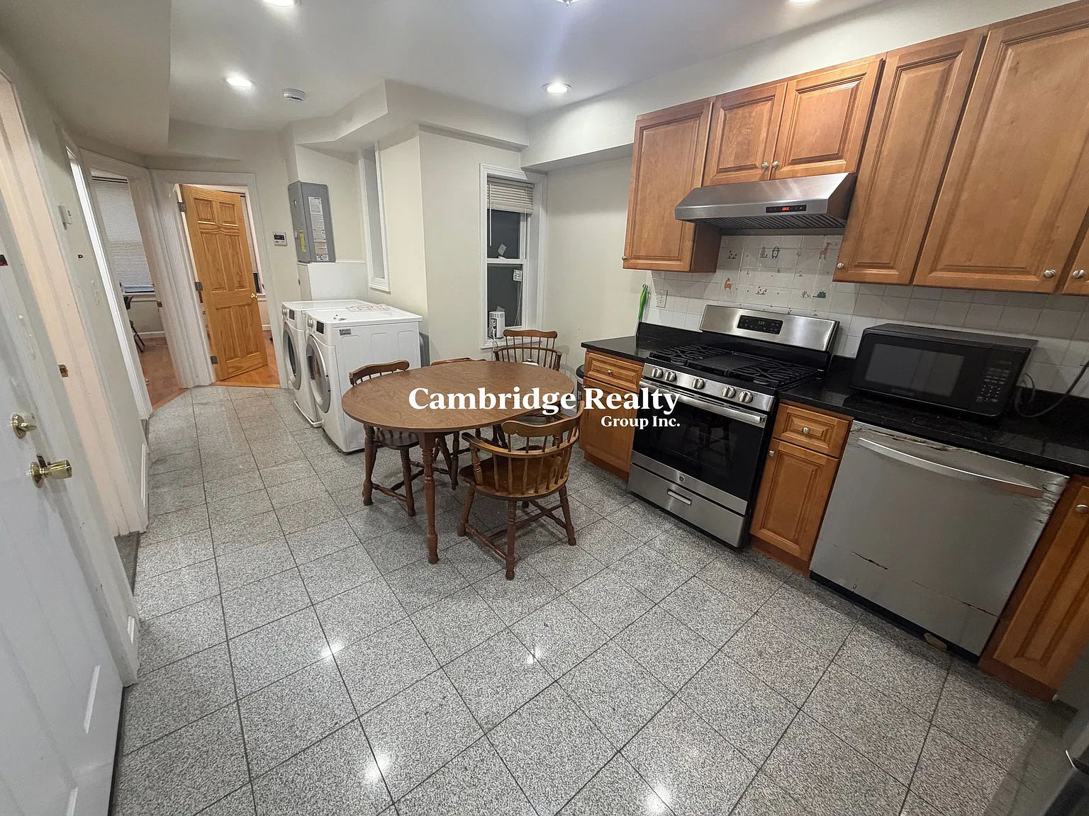 3 bed, 2.0 bath, 1000 sqft, $4,050 — Photo 3