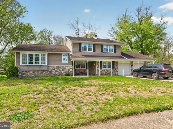 2803 Waterford Dr, Cinnaminson, NJ 08077