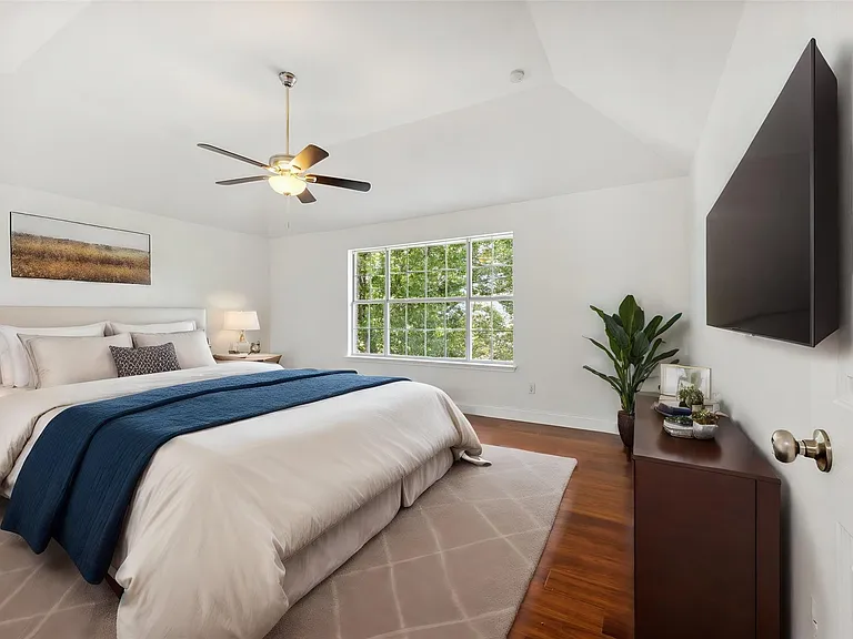 2926 Winchester Dr — Photo 5