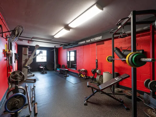 9060 Palisade Avenue image 8 of 17