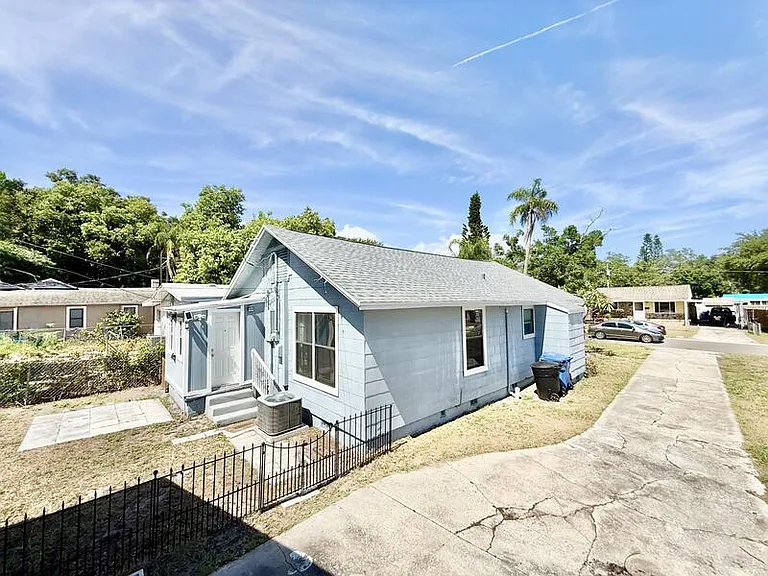 2425 Auburn St S — Photo 47
