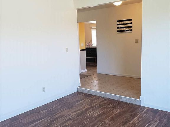 3rd image of 841 Birchwood Dr
