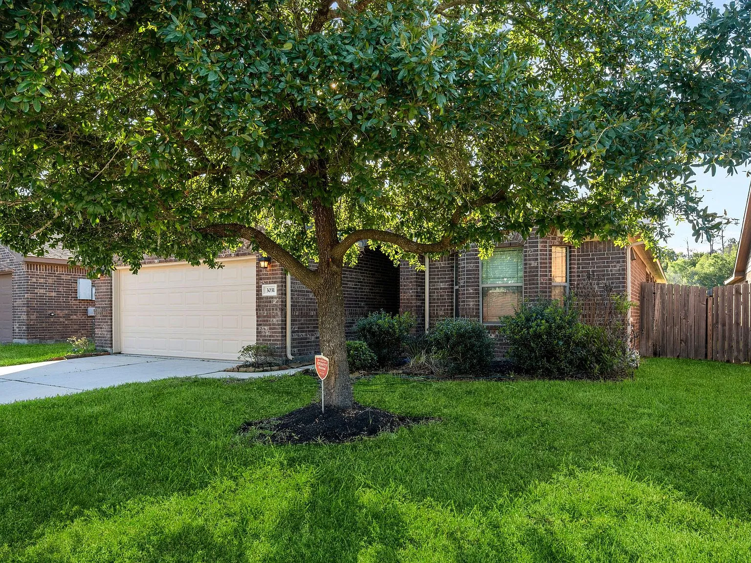 3 bed, 2.0 bath, 1588 sqft, $2,000 — Photo 2