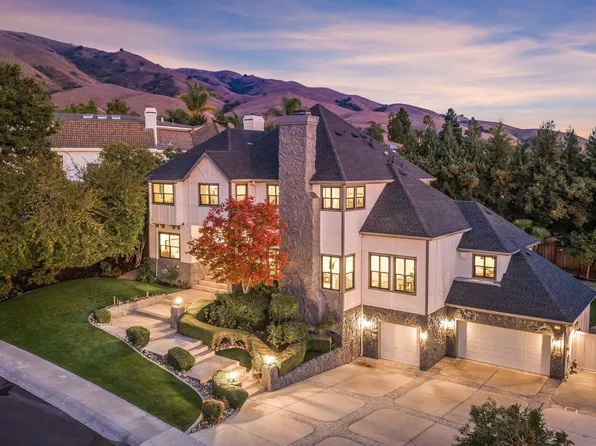 1910 Vinehill Cir, Fremont, CA 94539