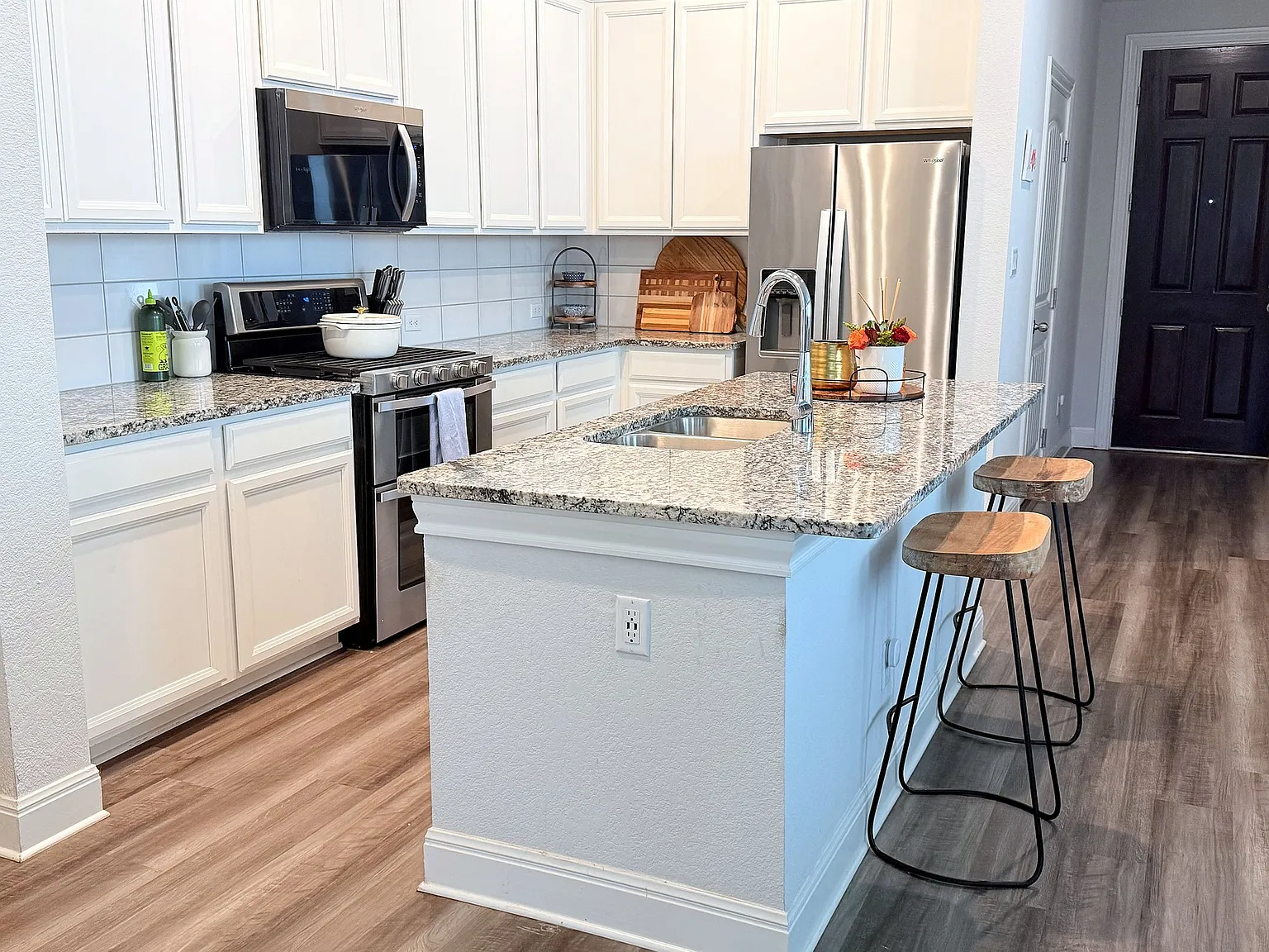 3 bed, 1560 sqft, $2,500 — Photo 3