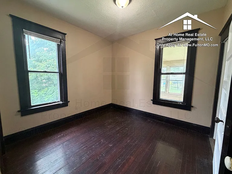 217 W 6th St — Photo 15
