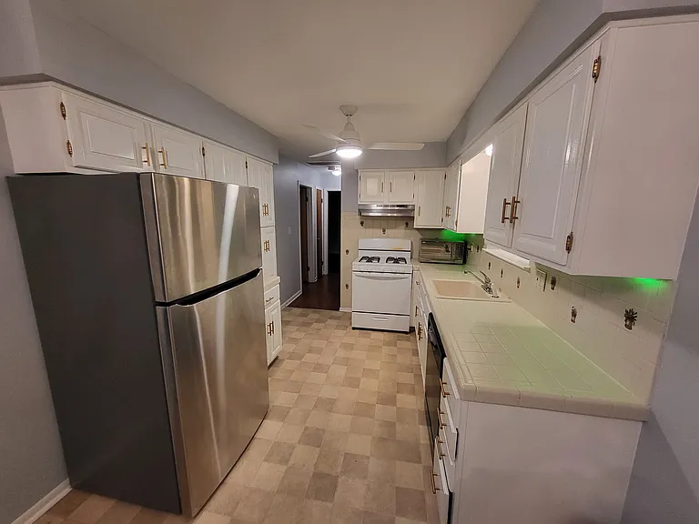 736 William St — Photo 15
